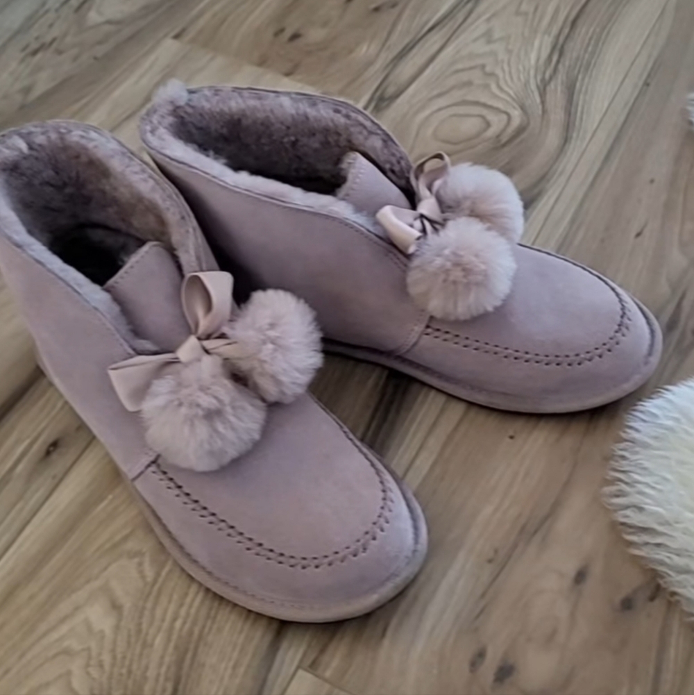 Ugg Slippers 7 - image 4